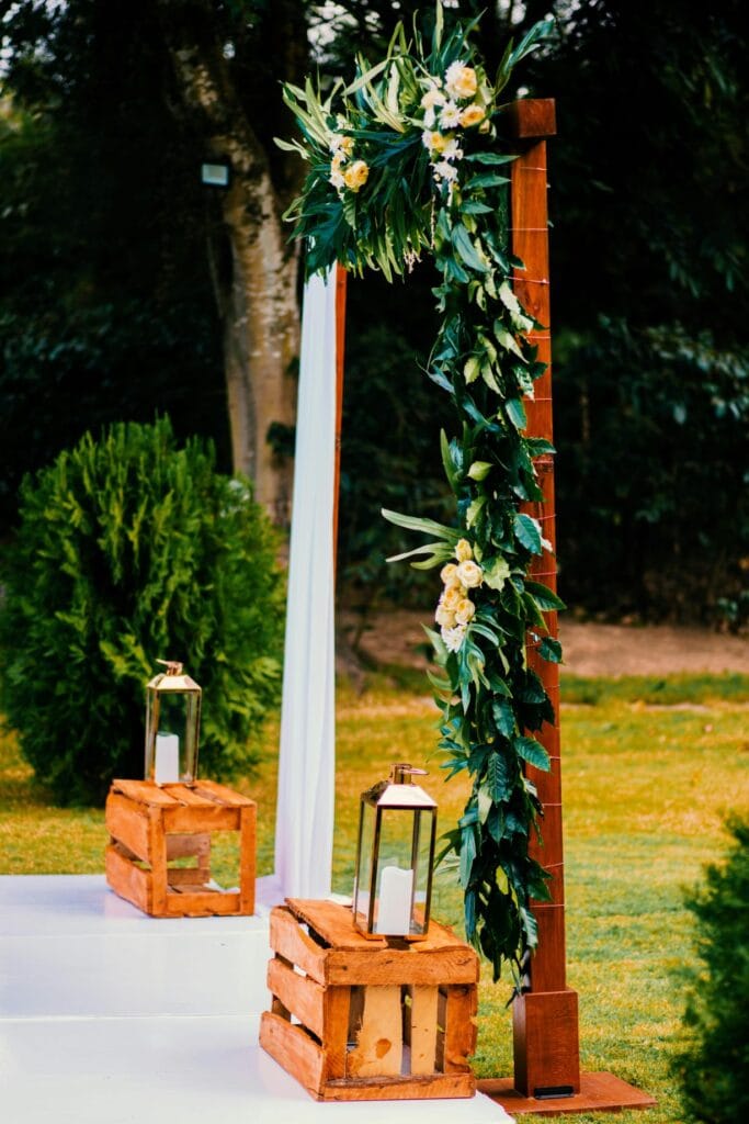 Decoración e iluminación personalizada para jardines y terrazas de empresa