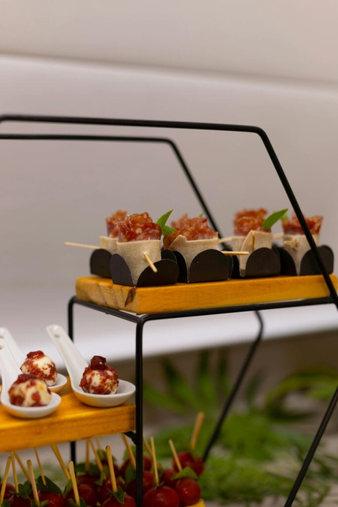 Servicio de catering y aperitivos para eventos de empresa